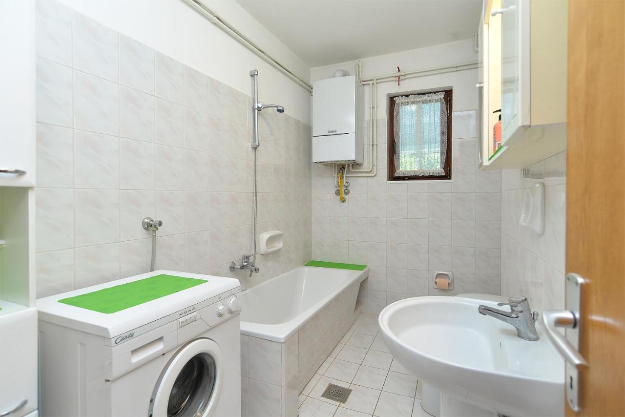 Apartments Irena 531 プーラ エクステリア 写真